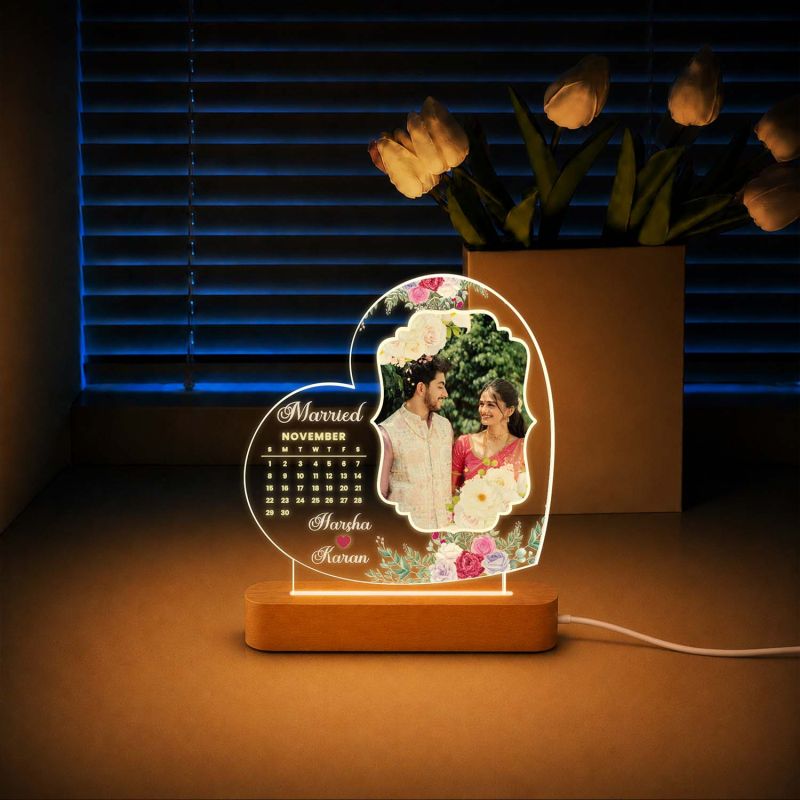 Personalized Wedding Calendar Acrylic LED Lamp | Custom Anniversary & Marriage Gift for Bride and Groom – Warm Light Bedside Table Lamp with Wooden Stand